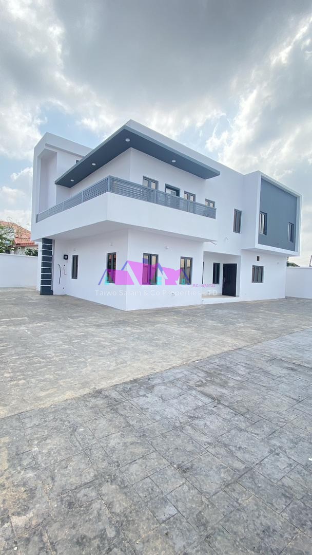5 bedrooms duplex home in high brow location in one of Ibadan estate