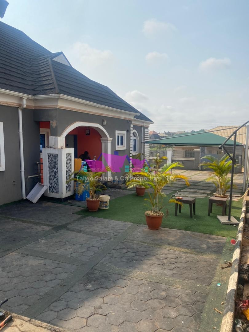 4 bedroom bungalow at elebu off akala express way Ibadan
