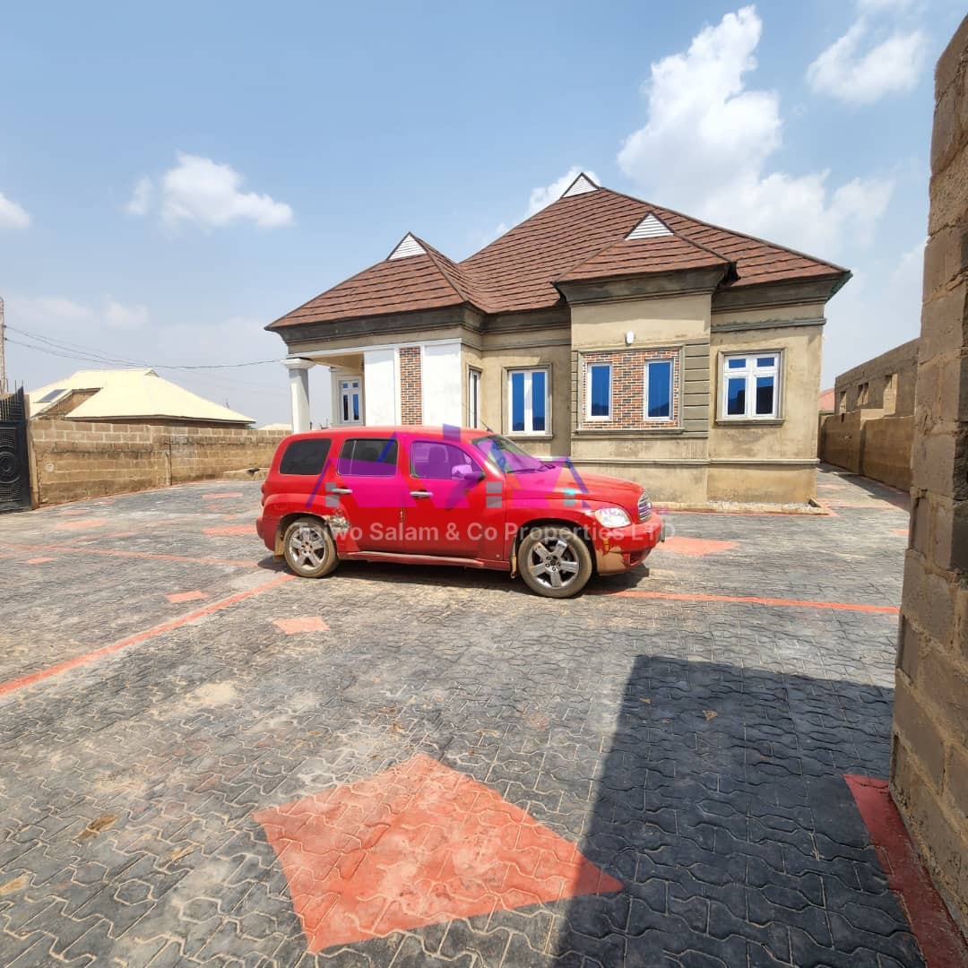 Newly built 3 bedroom detached bungalow at Asunle area off akala express way Ibadan