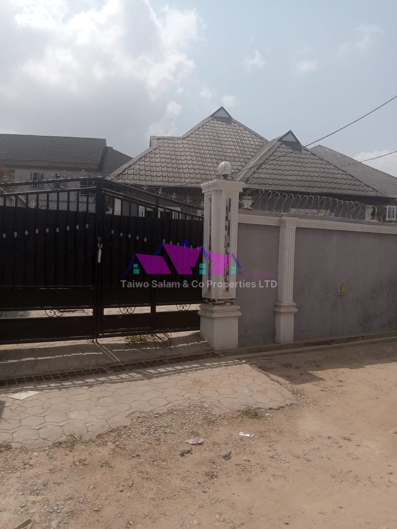 Twins bungalow of 3 bedroom and 2 bedroom at olusoji junction oluyole extension