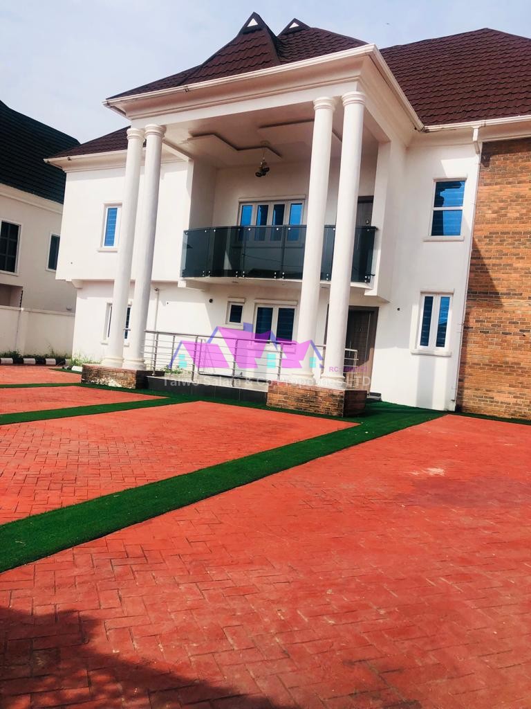 5 bedroom duplex & BQ with swimming pool at oluyole GRA Ibadan