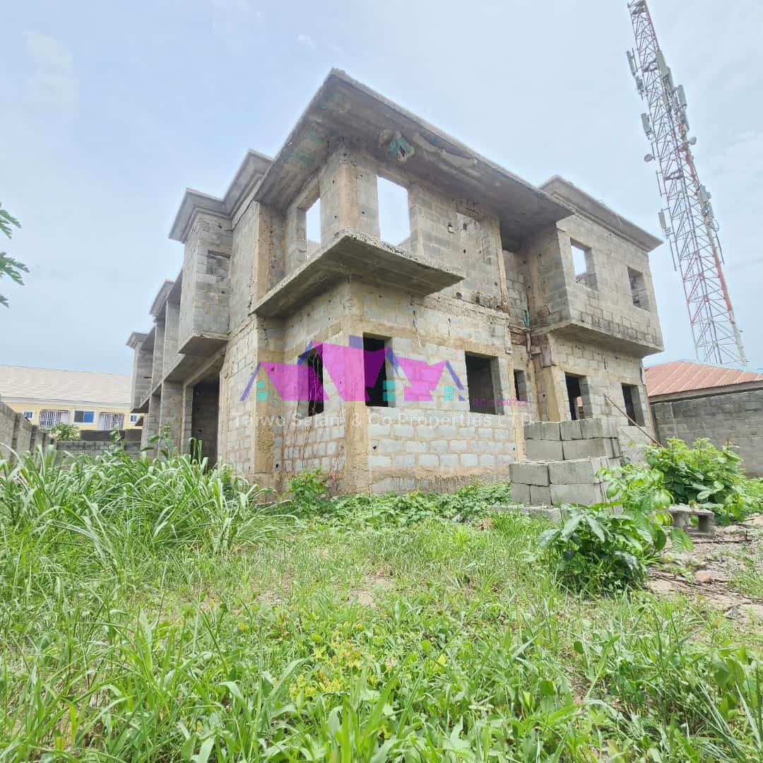 4 flat of 2 bedroom at ajinde area ire akari Estate off Akala Express way Ibadan
