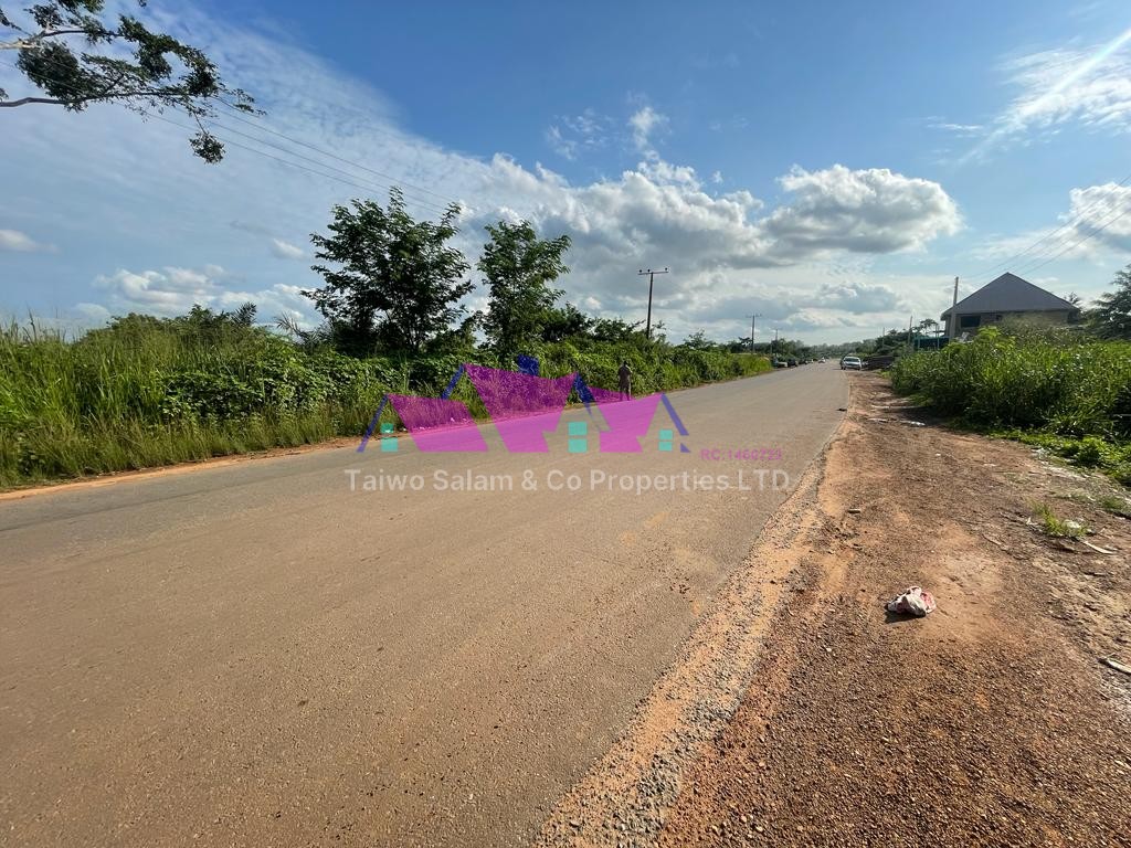 1 acre commercial land with CofO along ologuneru road ibadan
