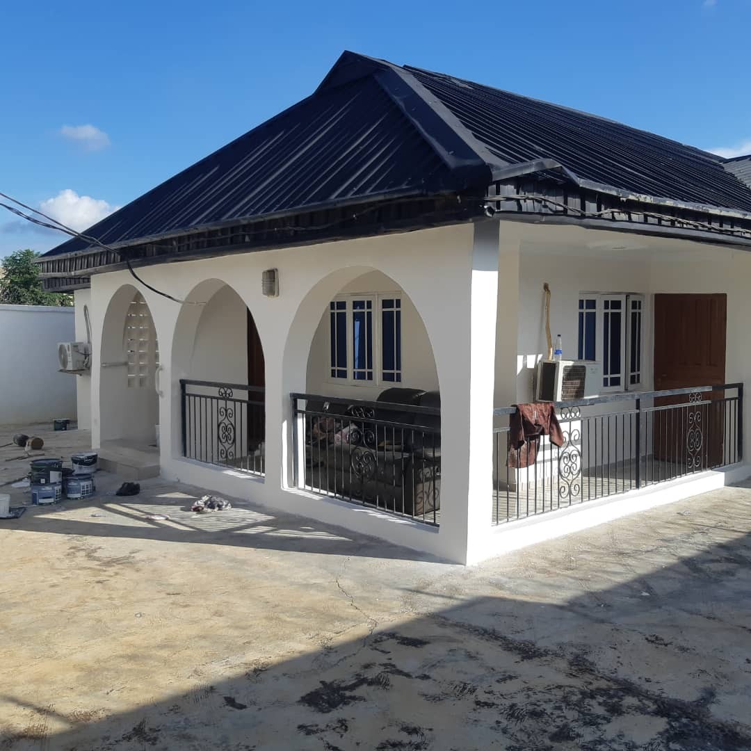 4 bedroom bungalow with 2 bedroom BQ