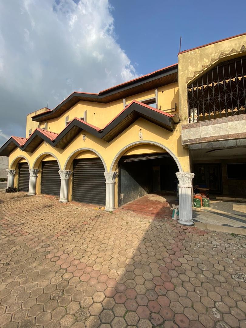 7 bedroom detached duplex with 4units of room and parlour bq