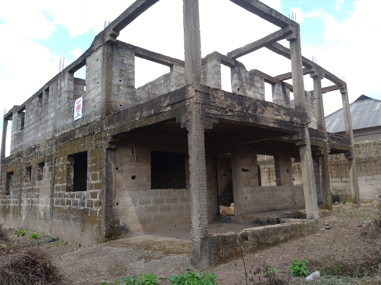 Uncompleted 5 bedroom Duplex