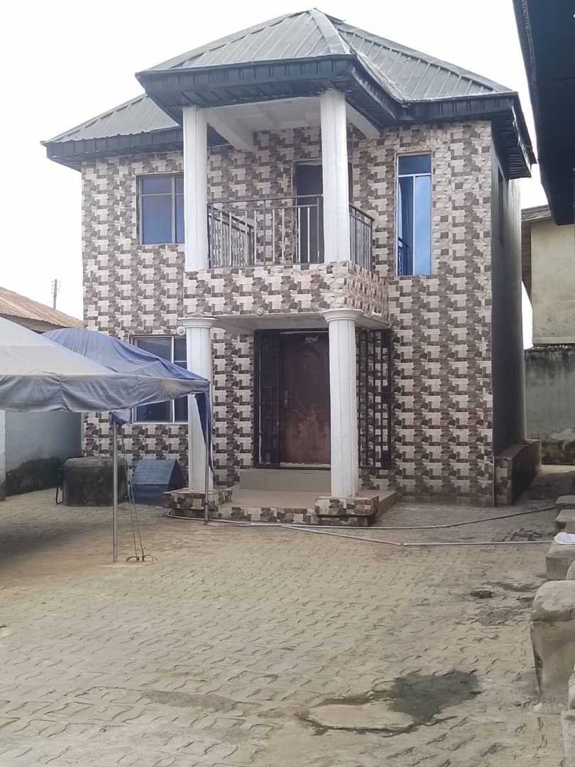 Neatly use 2 bedroom Duplex