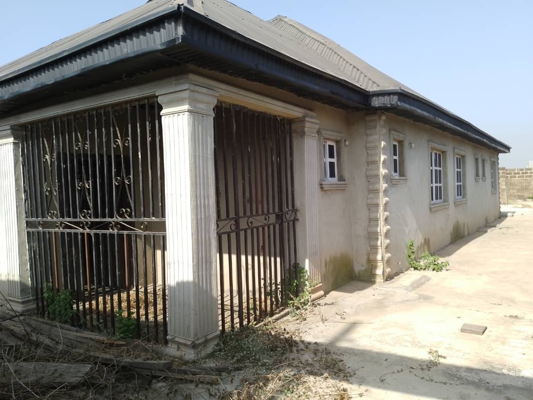 Uncompleted 4 bedroom bungalow