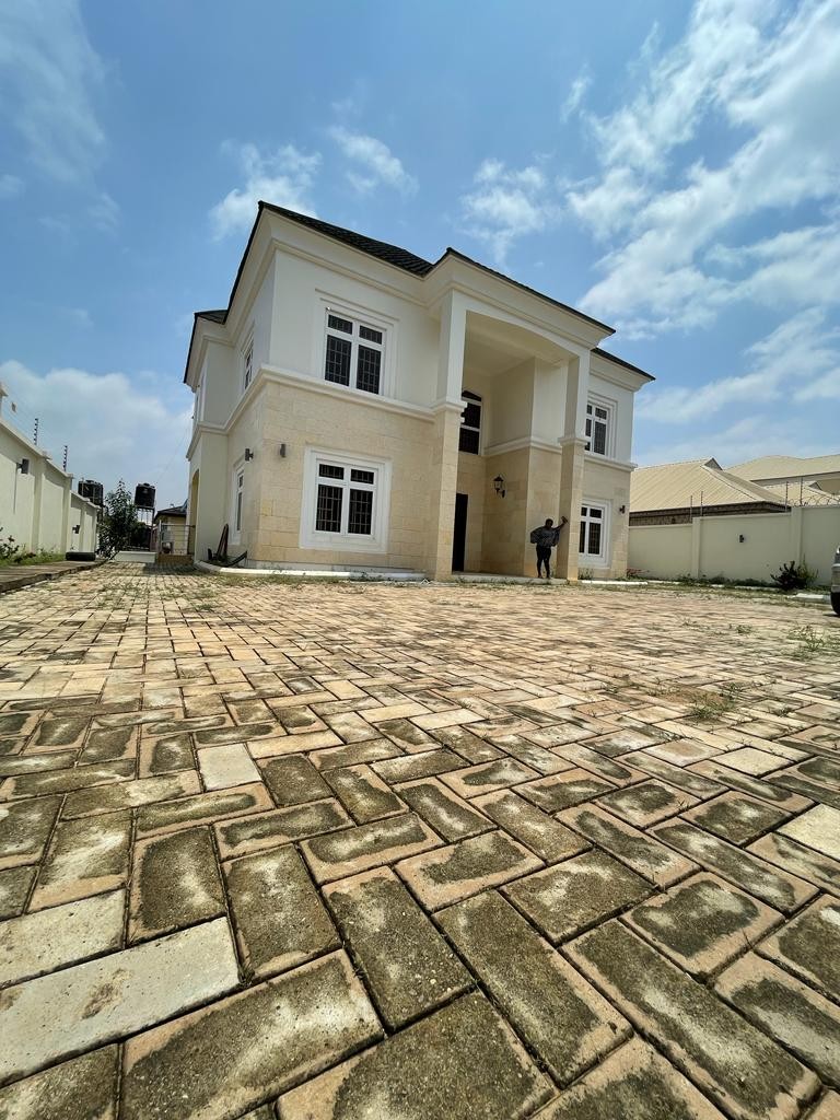 5 bedroom duplex with BQ