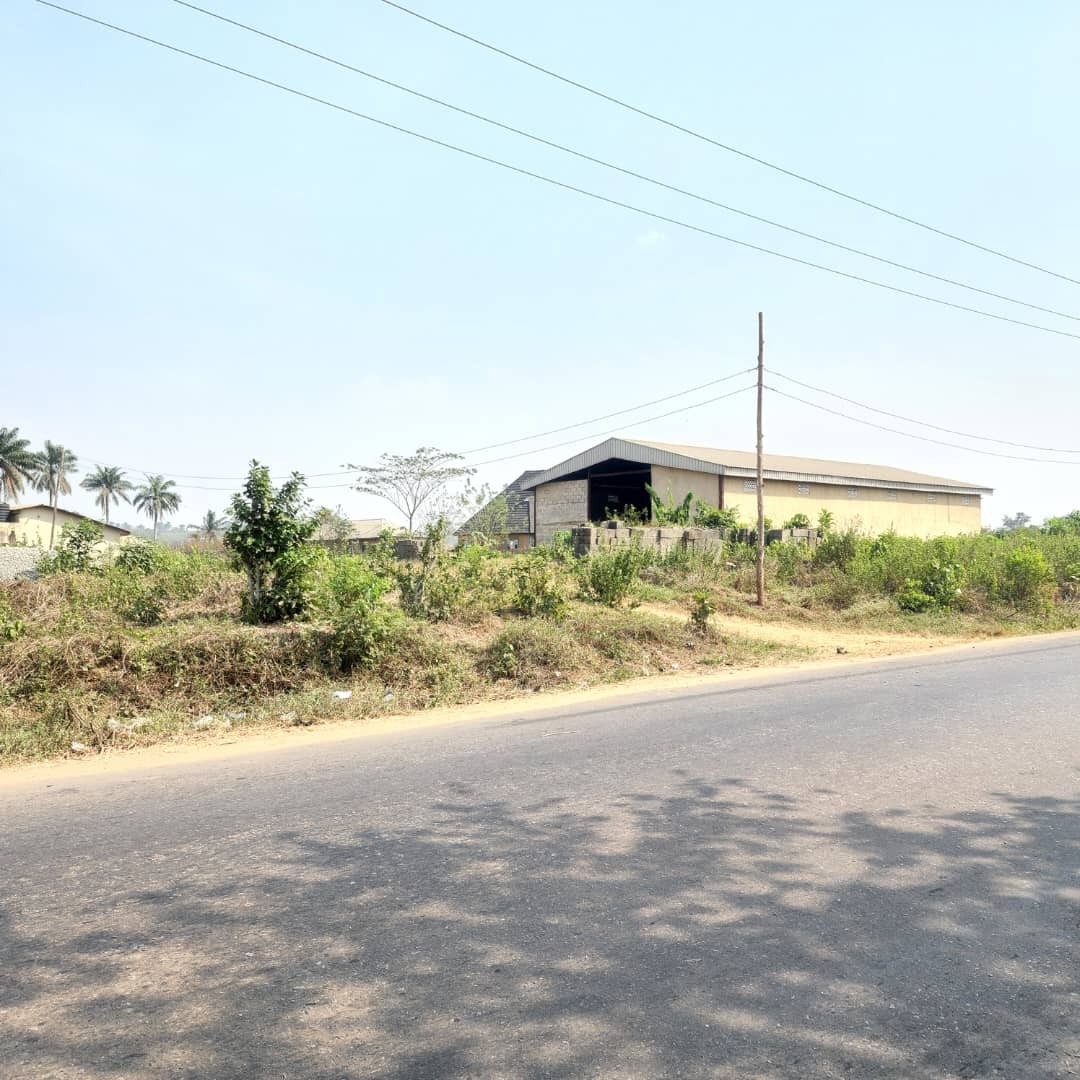 1 acre with 2 plot of land