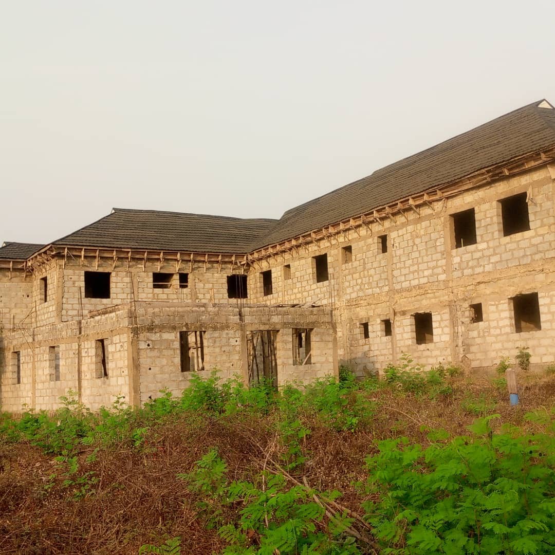 Uncompleted Hotel with 21 rooms with 2 plots of Land