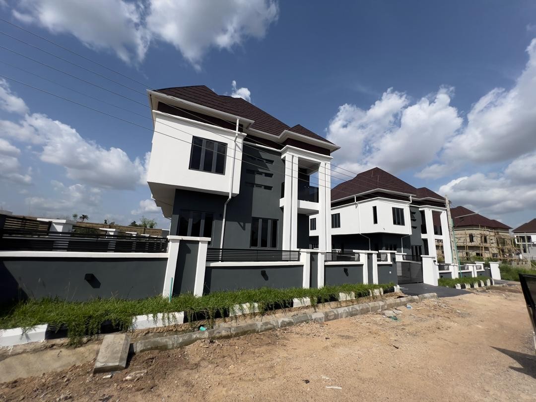 Newly Built 4 Bedrooms Fully Detached Duplex Home
