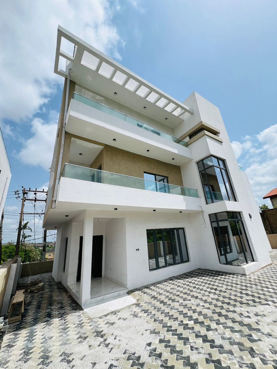 Newly build 5 bedroom duplex in gated estate