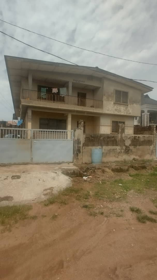 3 Bedroom Story With Twin 2 Bedroom