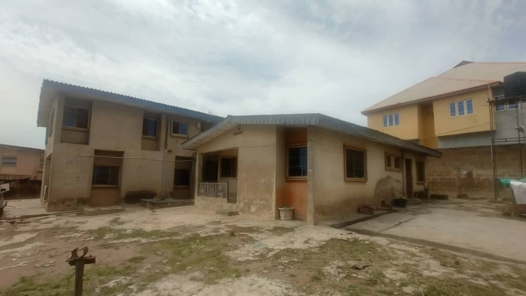 3 bedroom story building