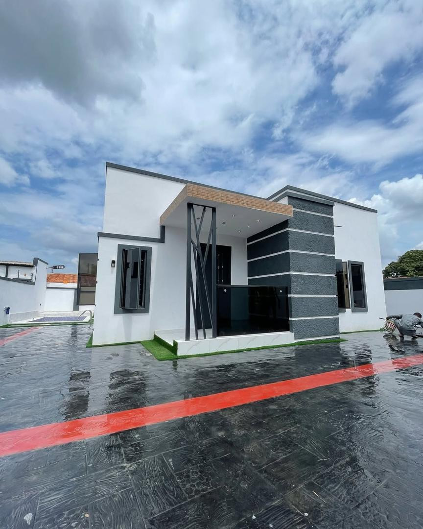 3 Bedrooms Bungalow Home