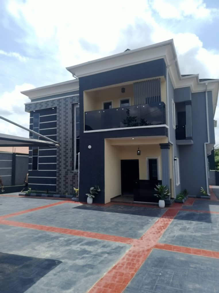 Newly built 5 bedroom detached duplex