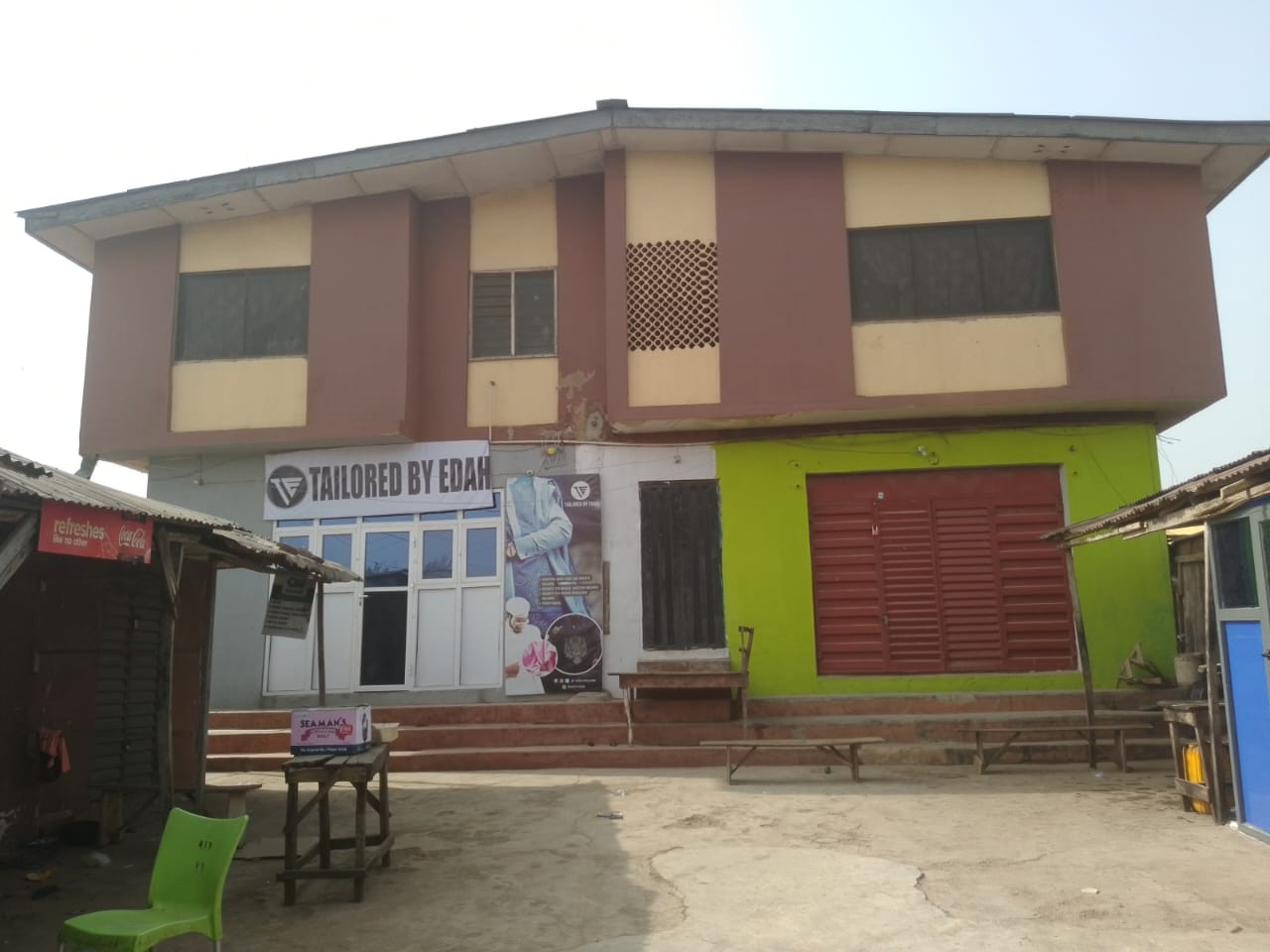 4 Flat of 3 Bedroom with 14 Shops