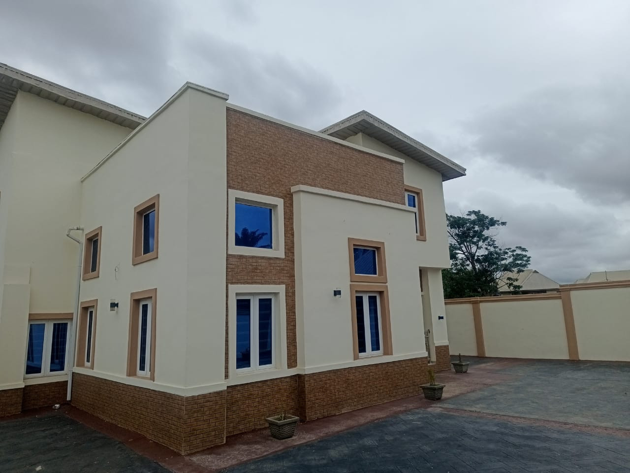 4 Bedroom Detached Duplex with Bq