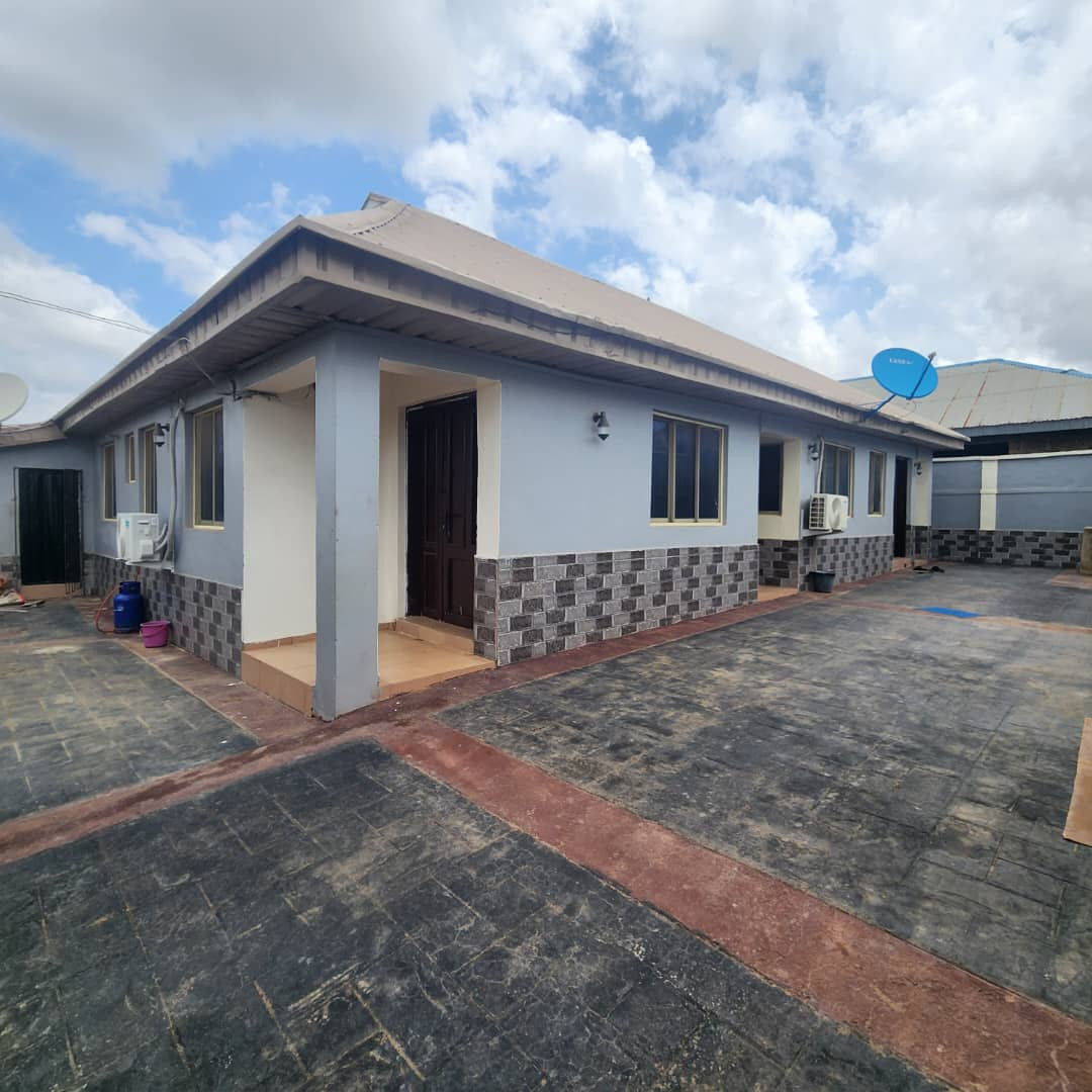 2 Unit of Room and Parlor Self Contain with Bq