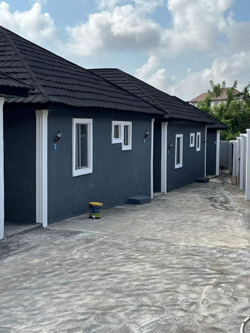 7 Units of Room & Parlor Self Contained