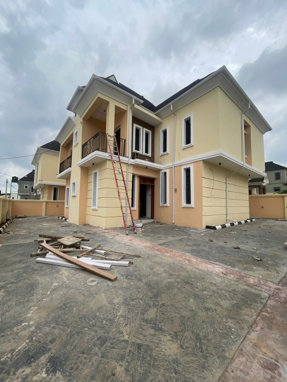 3 Bedroom Duplex with Bq