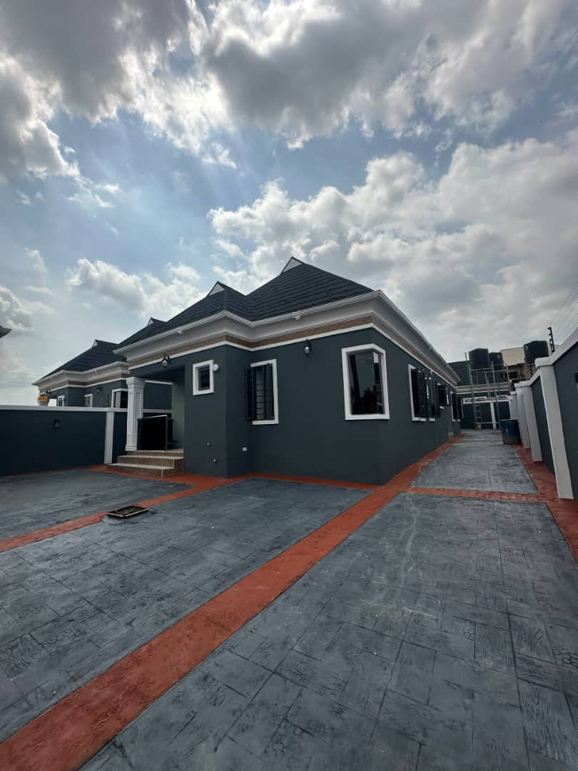 3 Bedroom Bungalow with Bq