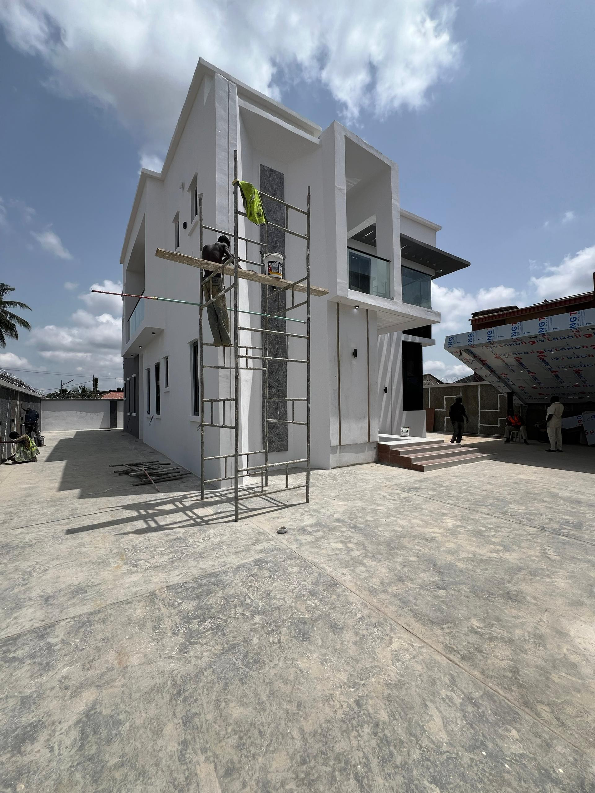 4 Bedroom Duplex with Bq