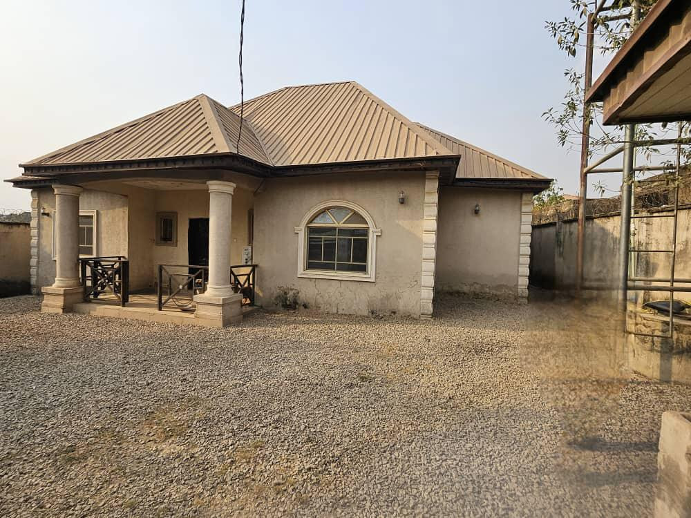 3 Unit of 3 Bedrooms Bungalow with Bq