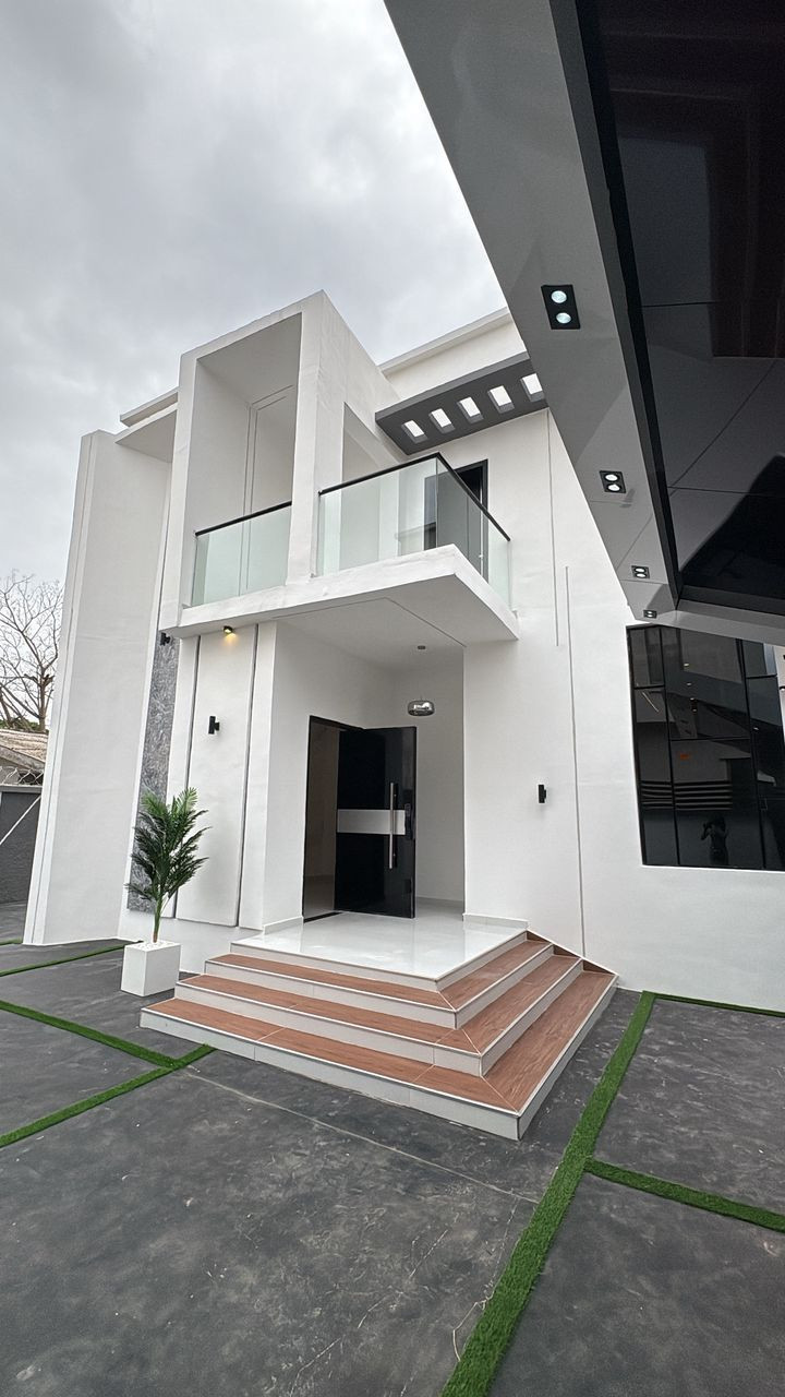 4 Bedroom Fully Detached Duplex with a Room Bq