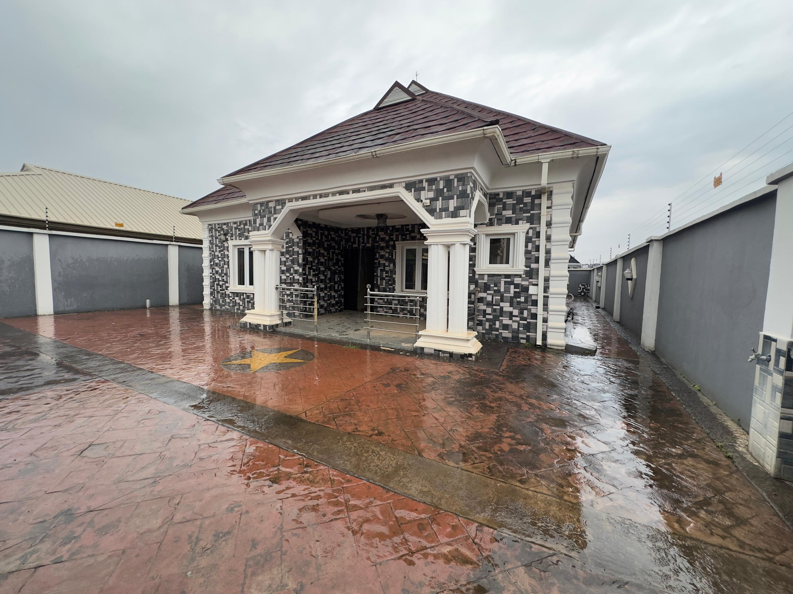 4 Bedroom Bungalow with Cofo
