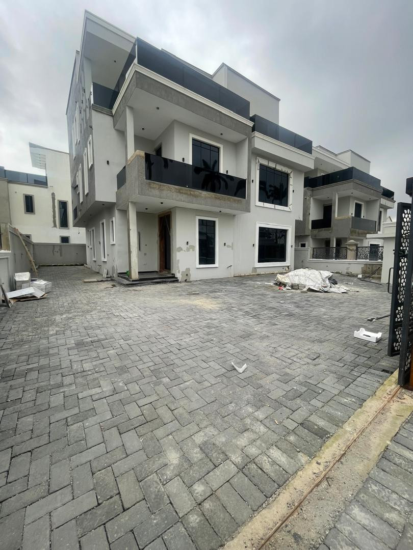 Newly Built 5 Bedroom Duplex
