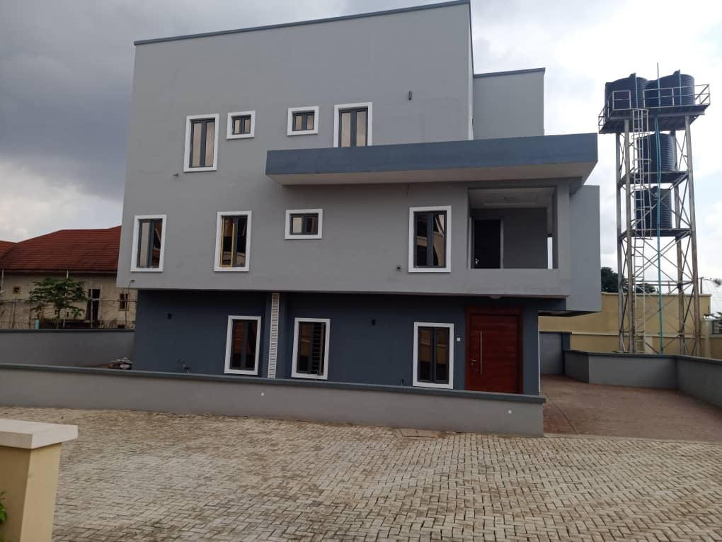 4 Bedroom Duplex with Bq