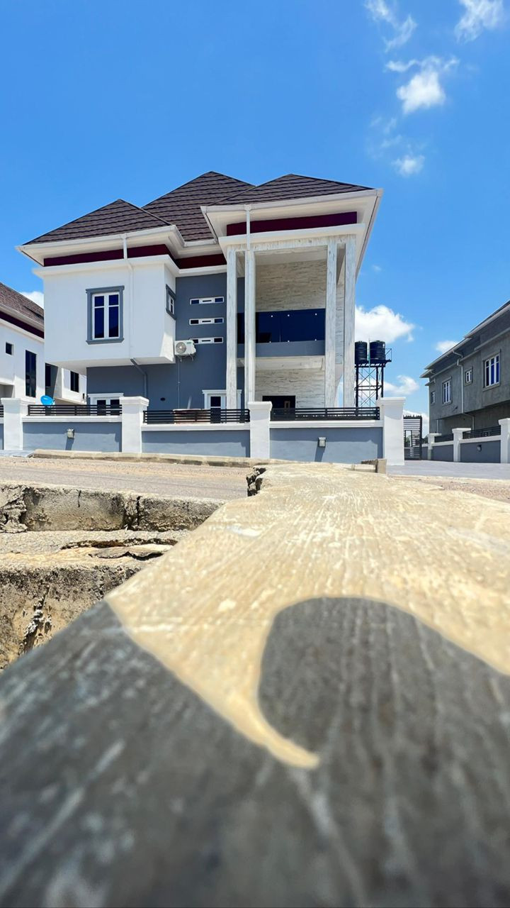 4 bedroom duplex with Bq