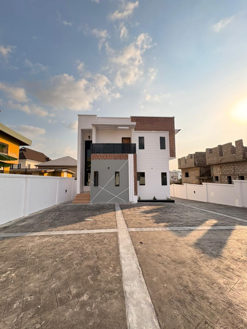 Fully Detached 4-Bedroom Duplex