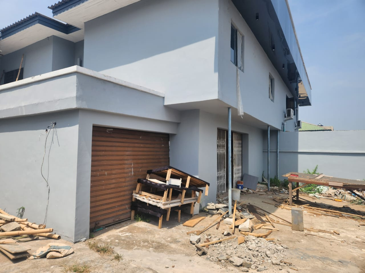 5 bedrooms semi detached duplex with bq