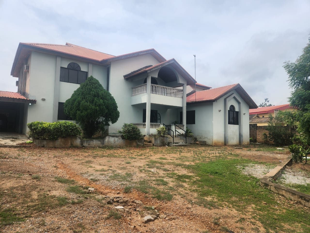 2000sqm of land with structure