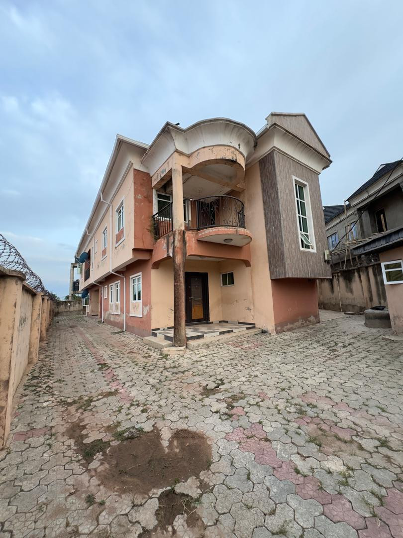 4 bedroom duplex with twin 2 bedroom