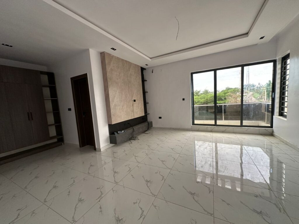 4-bedroom semi-detached duplex — image 1