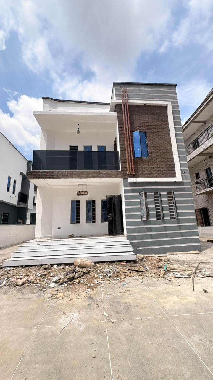 4 bedrooms modern duplex + a room and parlour BQ