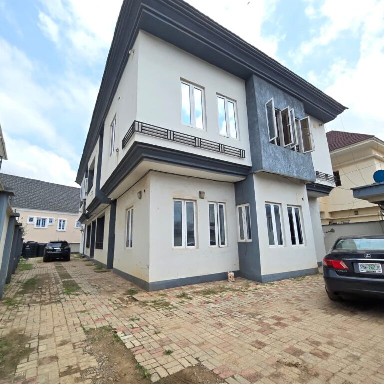 3-BEDROOM FLATS