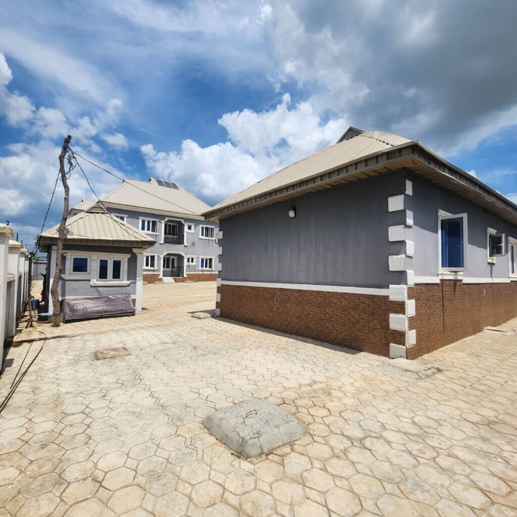 9 unit block of flat — image 1